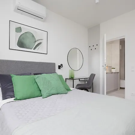 Exclusive And Modern In With Air Conditioning And Desk By Renters Prestige Apartment *