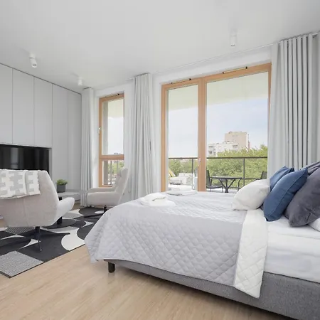 Exclusive And Modern In With Air Conditioning And Desk By Renters דירה